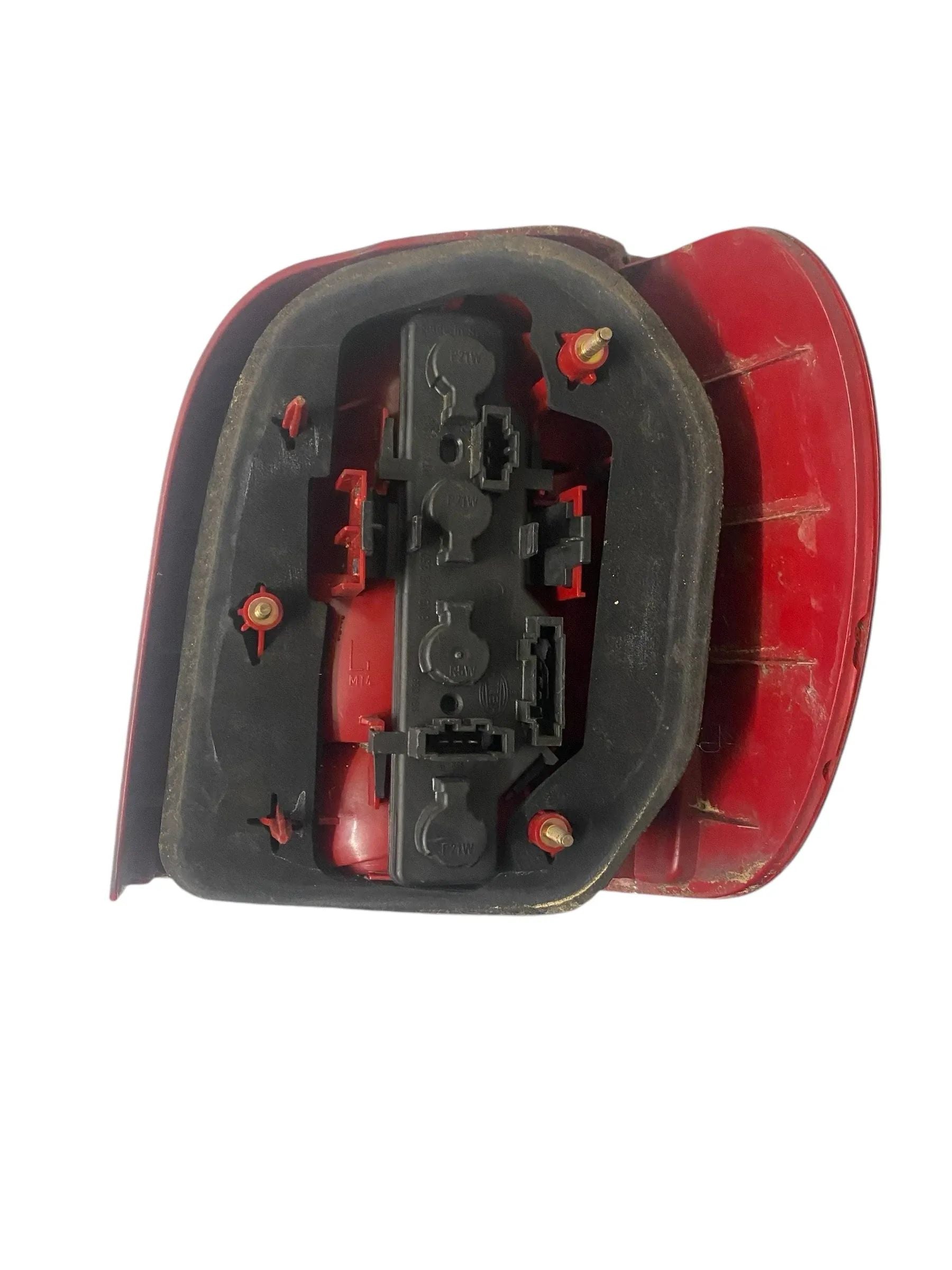 VW Polo Rücklicht Rückleuchte Heckleuchte Hinten Rechts 6N0945098