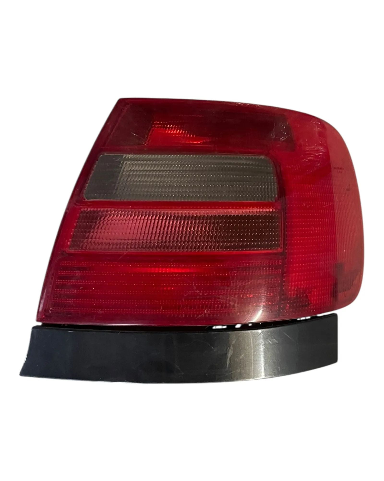 Audi A4 Heckleuchte Rücklicht Licht Rechts 8D0945096