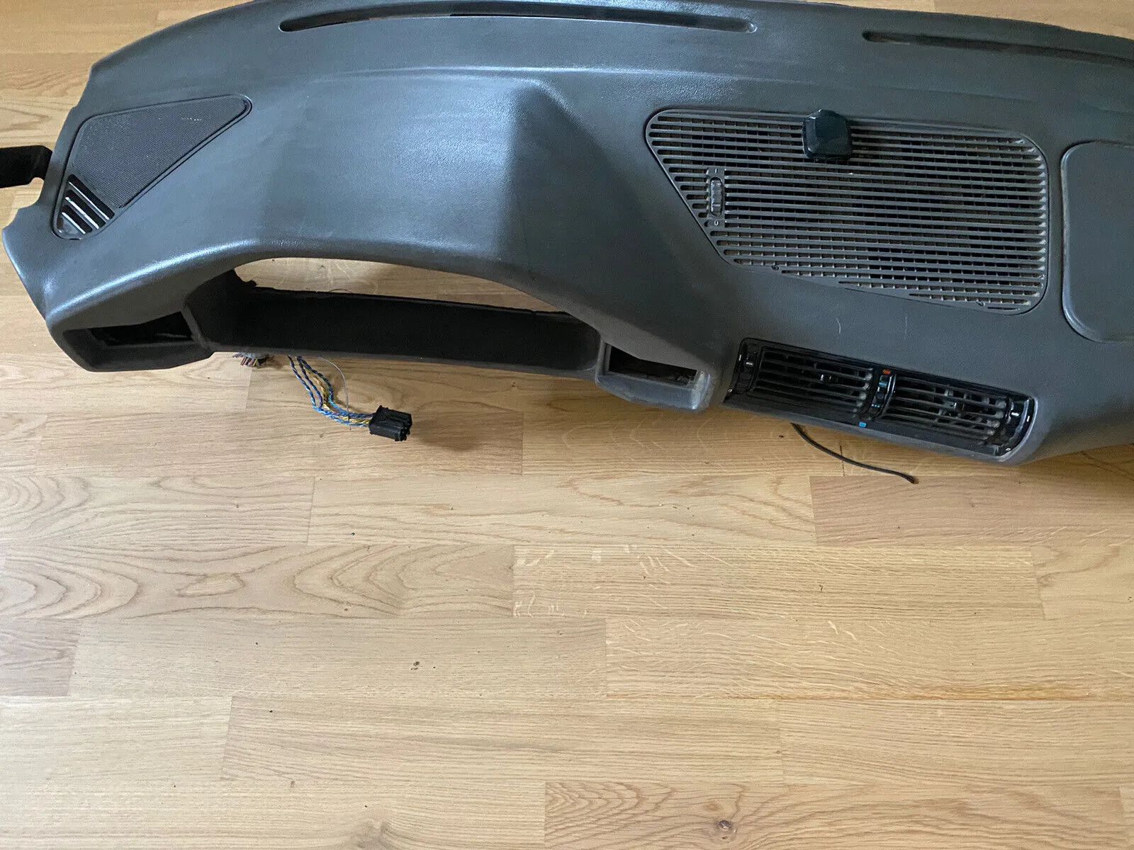 Originales BMW E34 Limo/ Touring Armaturenbrett in grau Bj.1994