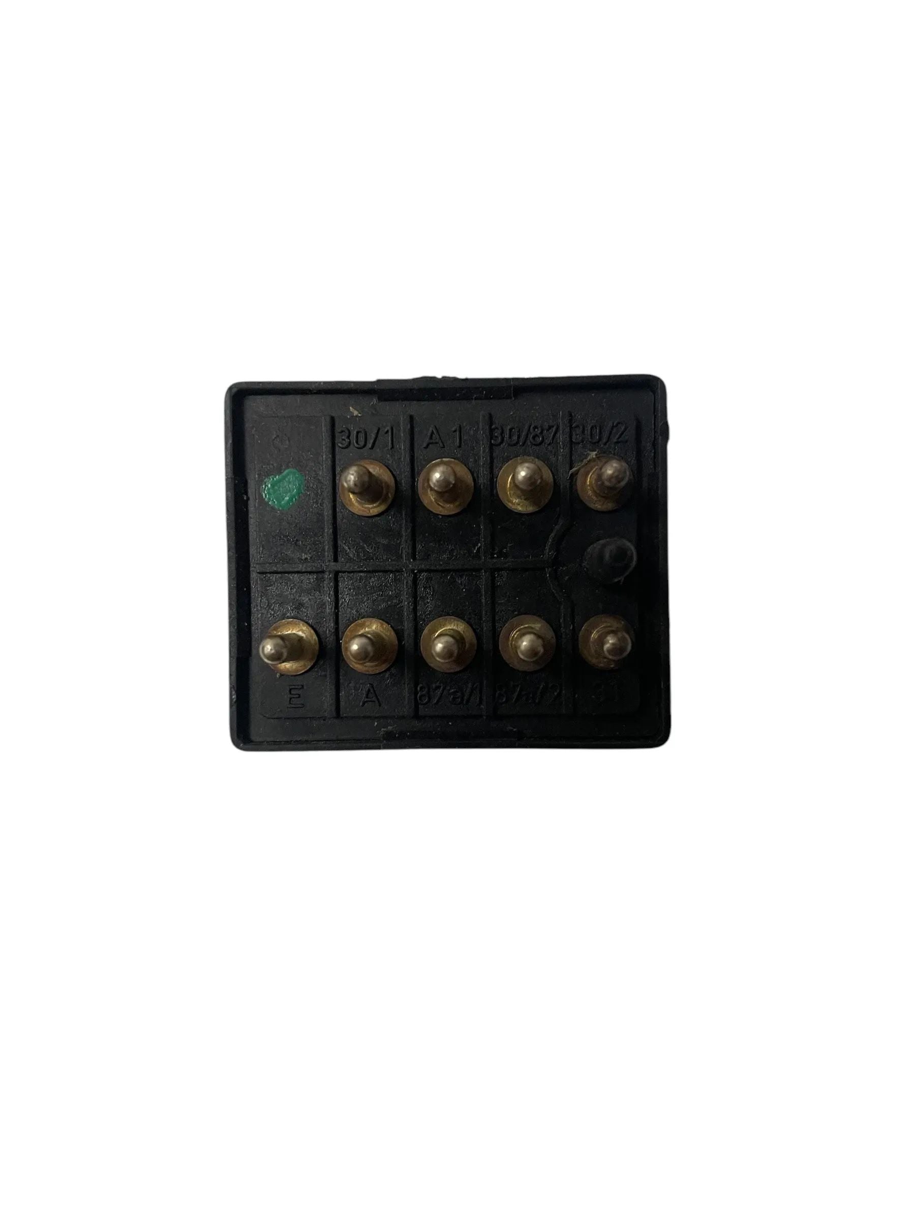 Mercedes-Benz Vito Viano W638 Steuergerät Relais Heckscheibe 0015402045