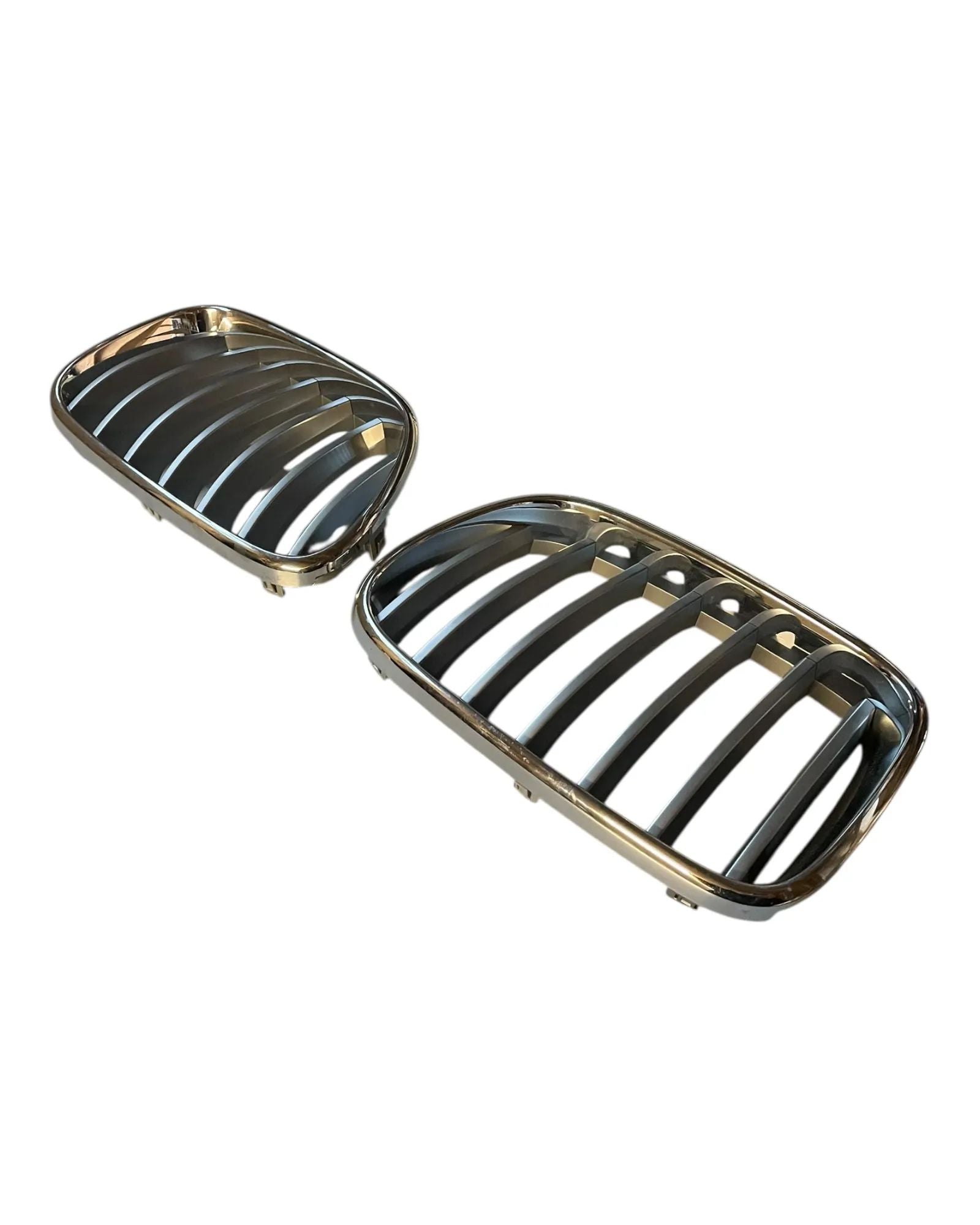 BMW X3 Frontgrill Kühlergrill Grill Nieren Links und Rechts Vorne 51117210725