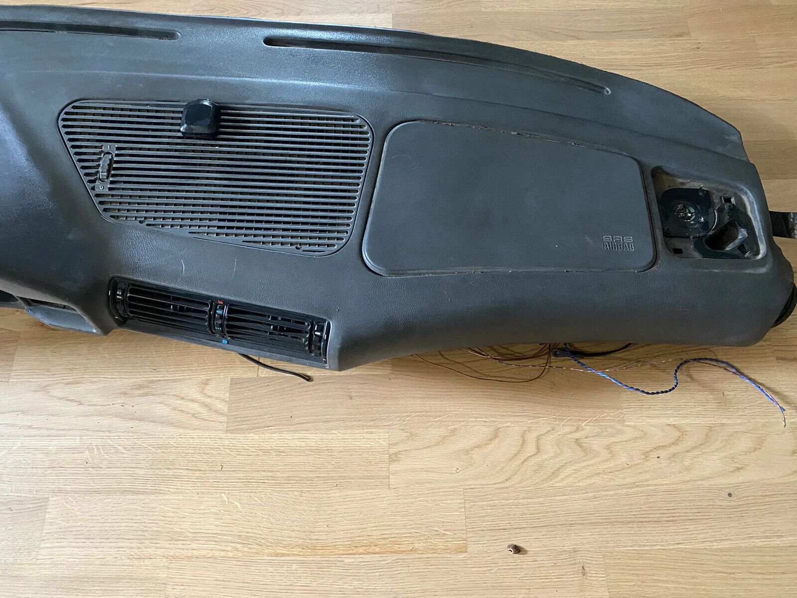 Originales BMW E34 Limo/ Touring Armaturenbrett in grau Bj.1994