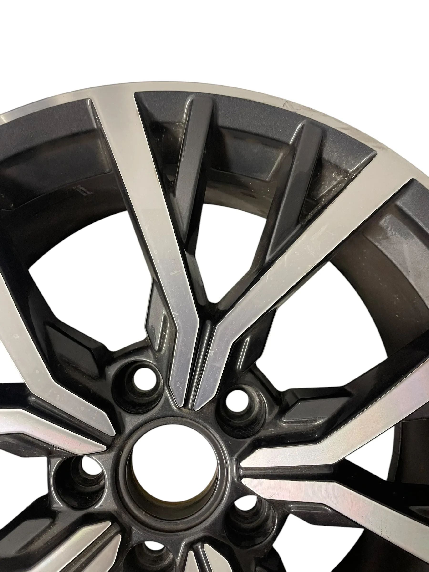 VW Tiguan Alufelge Felge 5NA601025AA 7Jx17H2 ET40